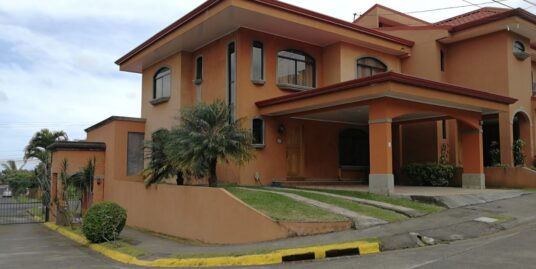 Casa en condominio ubicado en Sabanilla