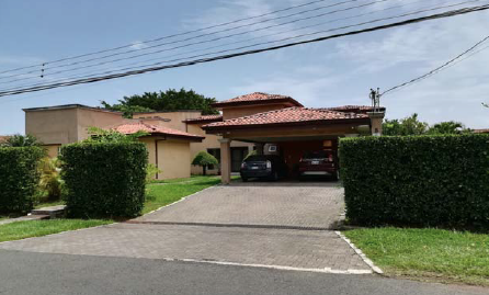 Casa en venta de 4 habitaciones ubicada en Los Reyes (Guácima)
