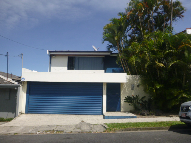Venta de casa de 2 plantas ubicada en urbanización Montealegre en Zapote