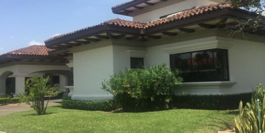 Venta de Casa en Bosques de Lindora, Santa Ana