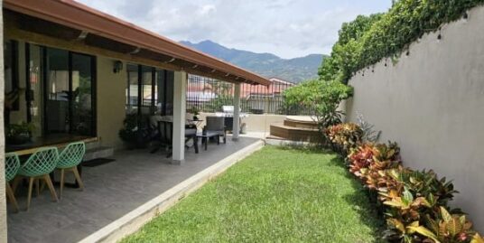 Casa en Condominio con Hermosa Vista a Montañas Trejos Montealegre