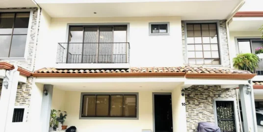 Venta de Casa en Santa Ana Centro.