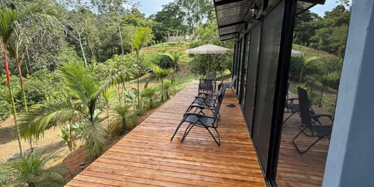 Casa Moderna de Nueva Construcción en la Península de Osa