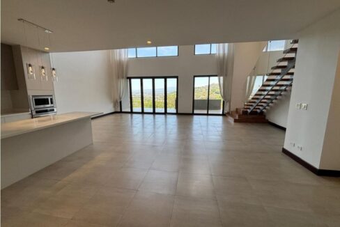 Exclusivo Penthouse de Lujo en Torre Vista , Santa Ana 322 Drew Realty