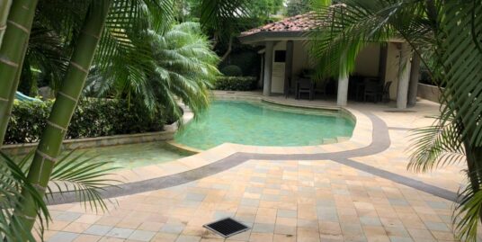 Casa en Venta – Condominio Navarra, Laureles, Escazú.