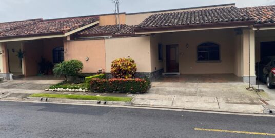 Venta de CASA DE 1 SOLA PLANTA. Santa Ana Centro