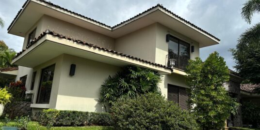 CASA en exclusivo Condominio Terrazu en San Rafael de Escazú