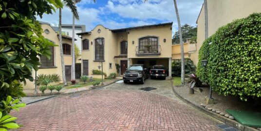 Venta de Casa en San Rafael de Escazú.