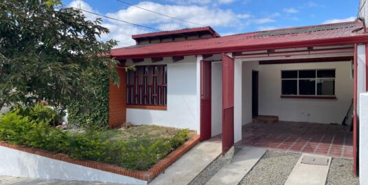 Venta de Casa en Sabanilla de Montes de Oca.