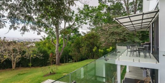 Oasis de lujo, moderna, luminosa y contemporánea con vistas espectaculares.