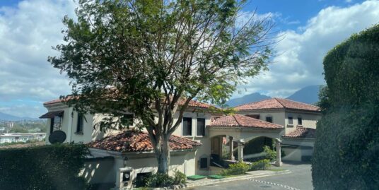 Venta de Casa en Cerro Alto
