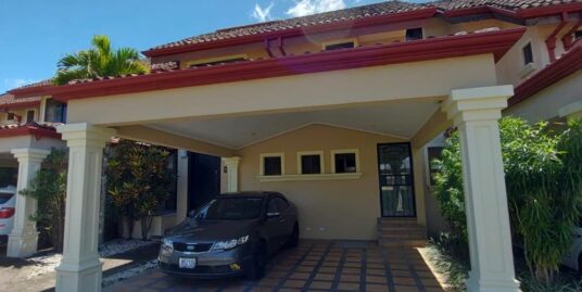 CASA EN VENTA  – SAN RAFAEL DE ESCAZÚ