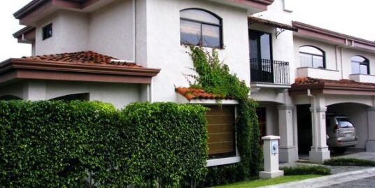 SE ALQUILA CASA GRANDE EN CONDOMINIO VÍA NOVA – POZOS DE SANTA ANA