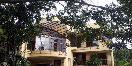 Casa de lujo en Altos de Carrizal, Escazú