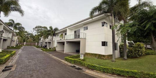 CONDOMINIO VISTAS DE ESCAZÚ – CASA TOWNHOUSE ESQUINERA
